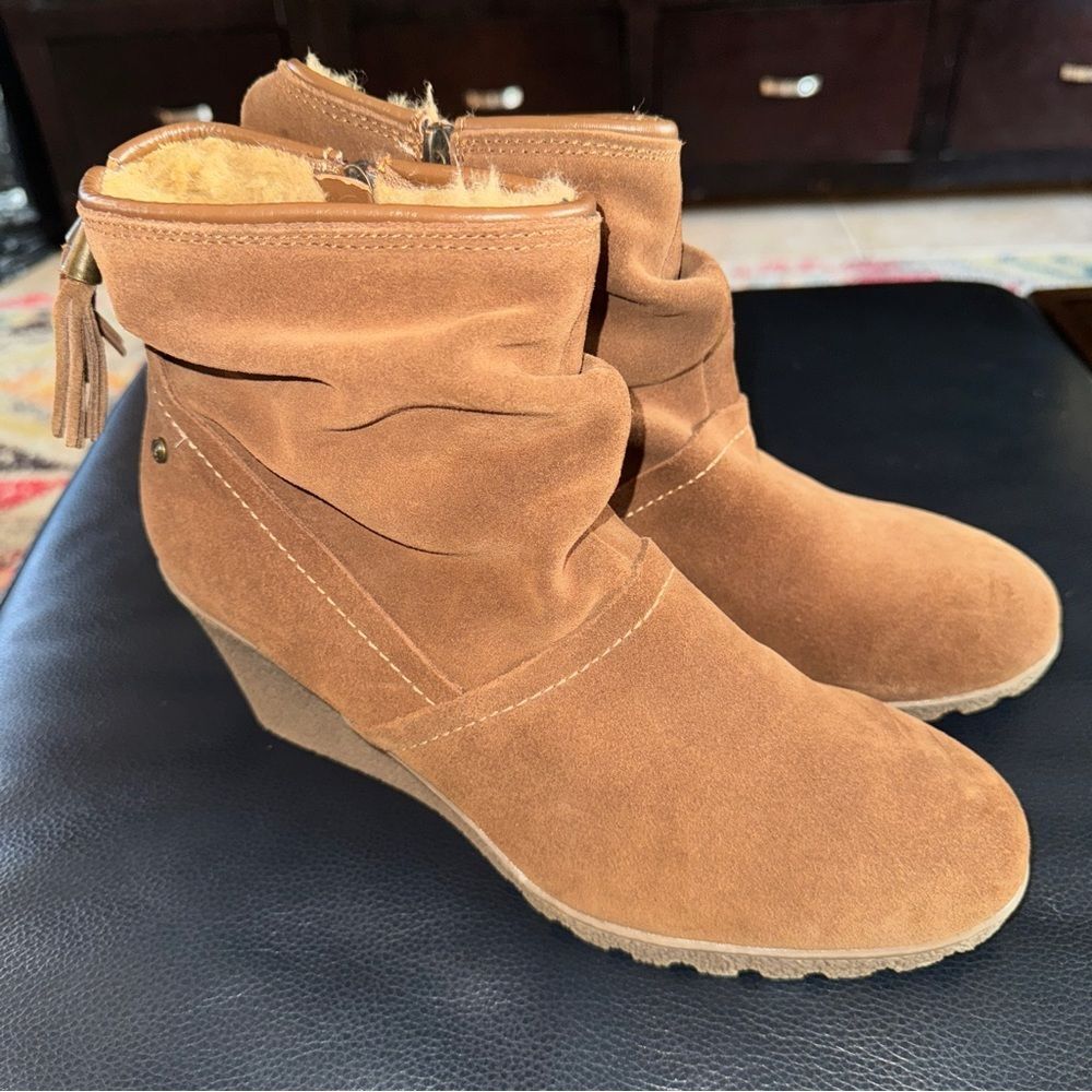 Sporto Tan Suede Waterproof Faux Fur Lined Wedge Booties Boots 9.5W Wide Width